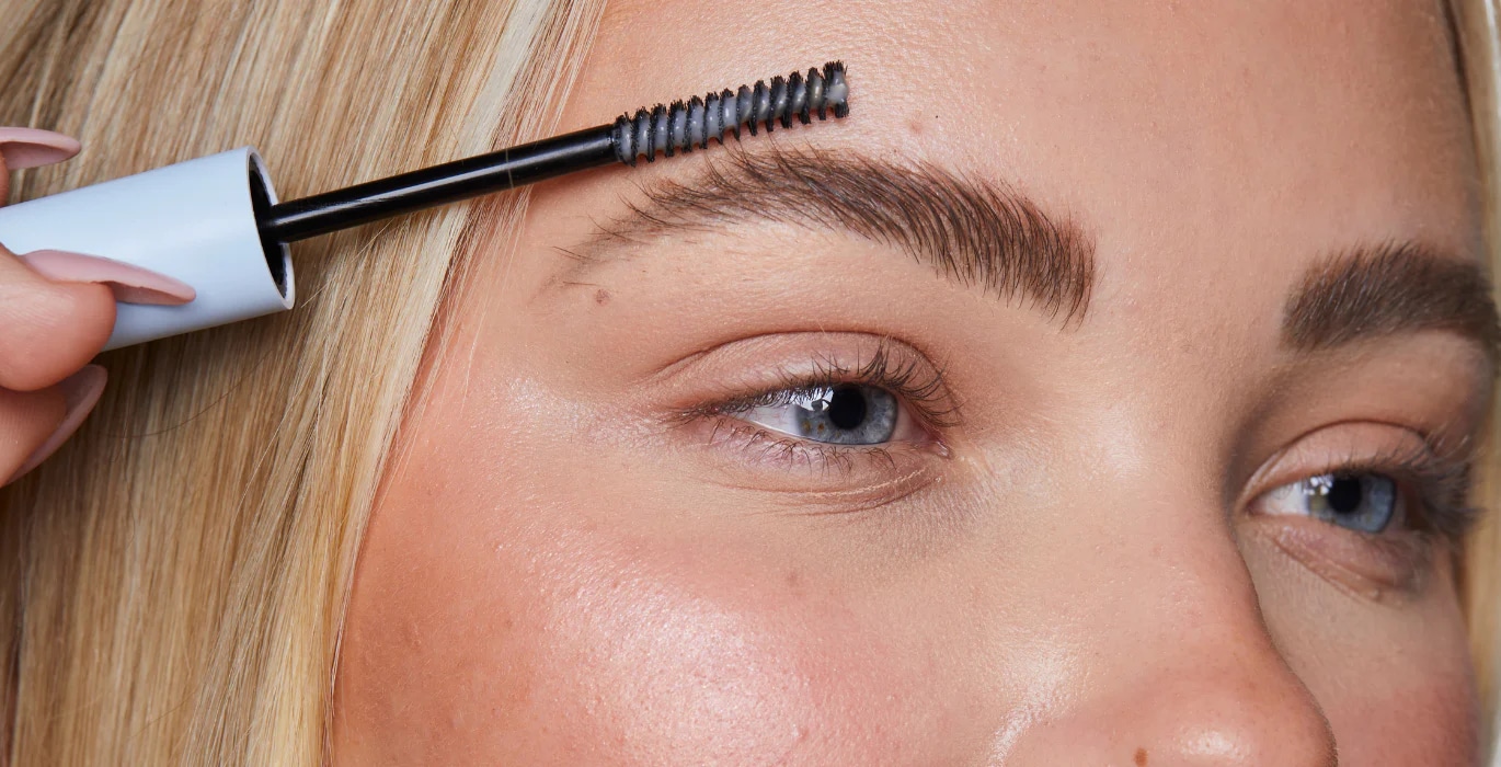 Jede Behandlung ein Schritt zu mehr Wohlbefinden – Professionelles Augenbrauen Styling in München für natürliche Schönheit