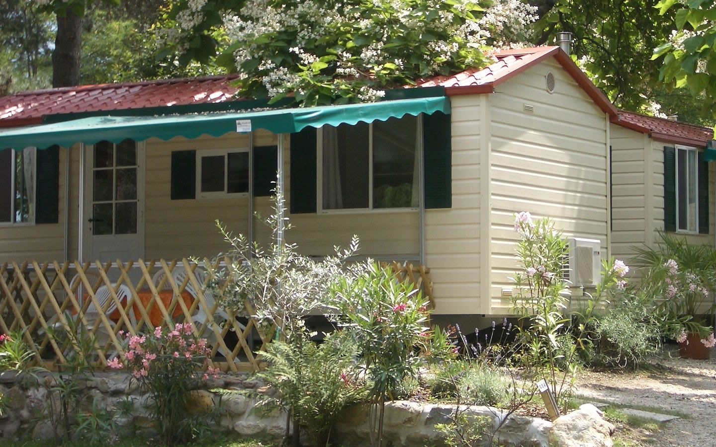 Ihr Abenteuer am Lago Maggiore: Luxuriöse Cannobio Mobilehome für unvergessliche Urlaubstage
