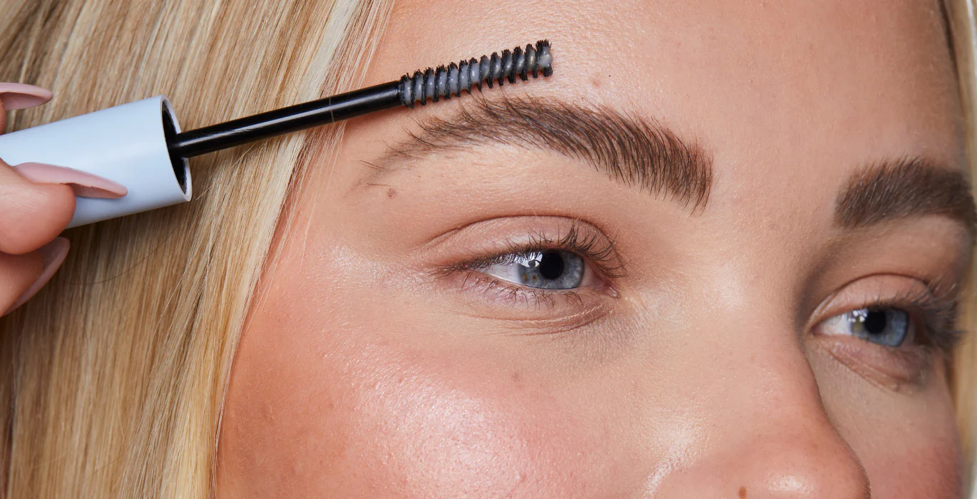 Jede Behandlung ein Schritt zu mehr Wohlbefinden – Professionelles Augenbrauen Styling in München für natürliche Schönheit