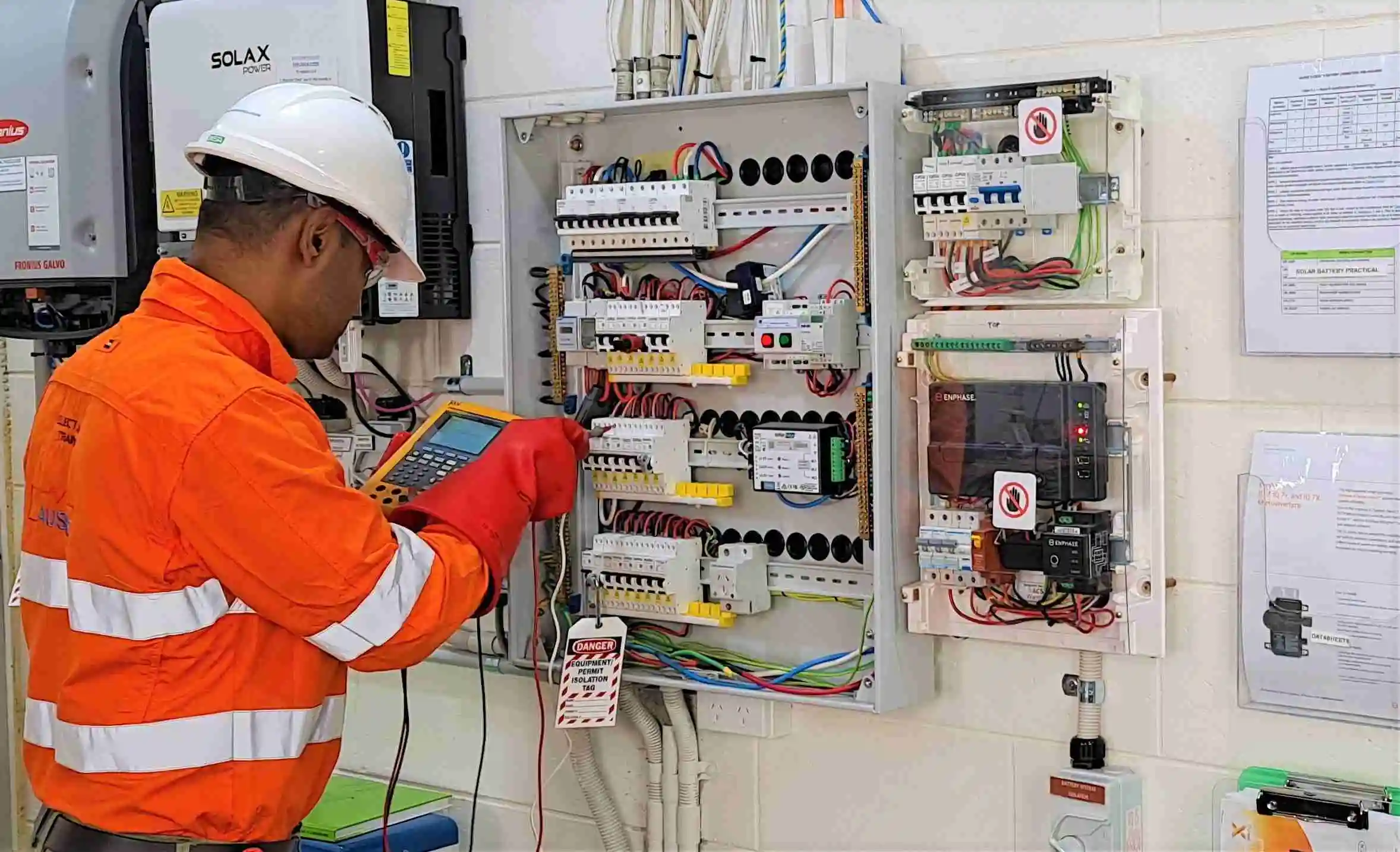Prüfung ortsfester elektrischer Anlagen gemäß VDE-Bestimmungen: Wer darf sie durchführen?