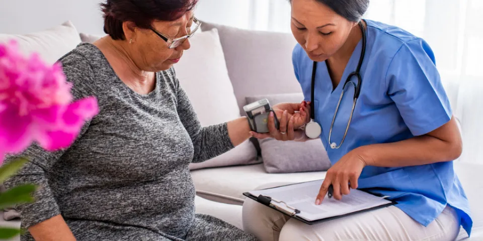 Minijob Pflege Hamburg: Einfühlungsvermögen und Professionalität bei der Patientenpflege
