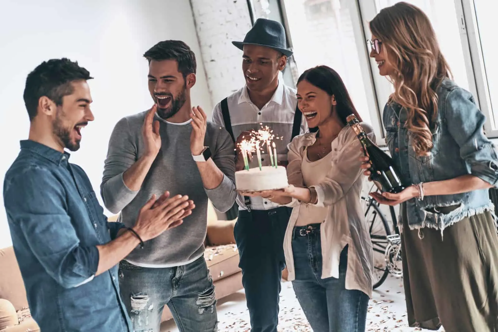 WhatsApp Sprüche für die Nachbarn: Gemeinschaft und Freude