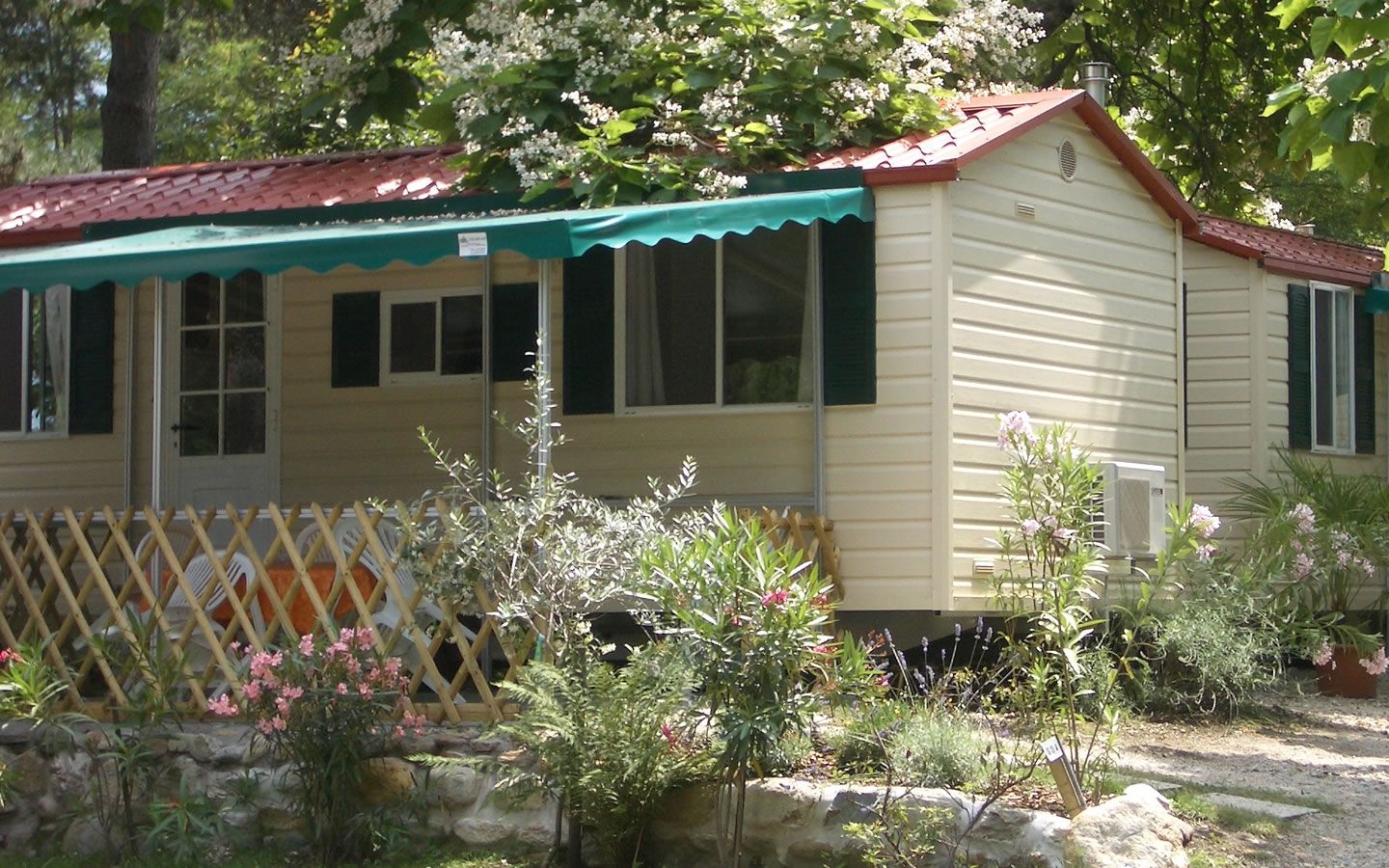 Ihr Abenteuer am Lago Maggiore: Luxuriöse Cannobio Mobilehome für unvergessliche Urlaubstage