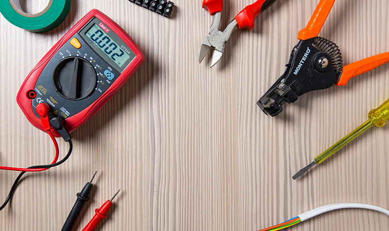 Prüfung ortsfester elektrischer Anlagen gemäß VDE-Bestimmungen: Wer darf sie durchführen?